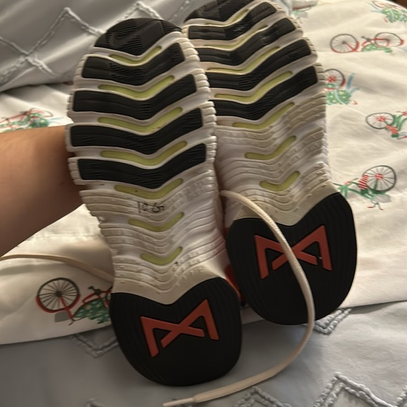 Youth Girls Nike Metcon 5 Size 5.5 - Picture 4 of 4